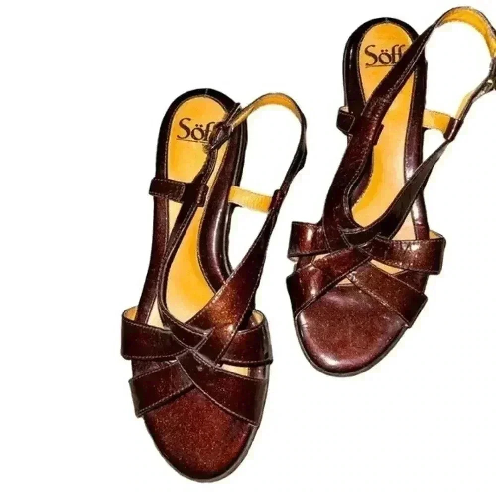 SOFfT burgundy patent leather sandals.